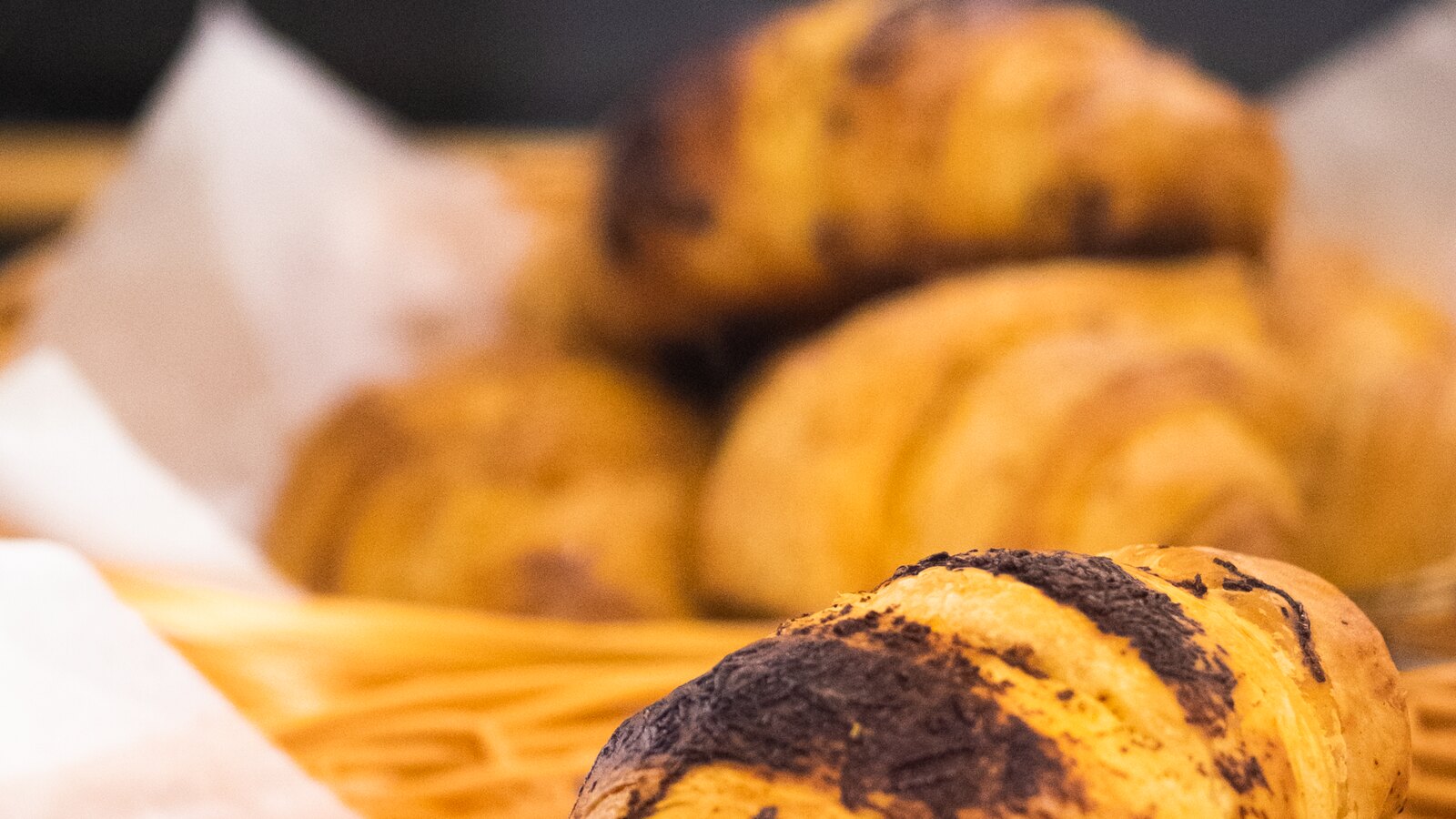 Brötchen und Croissants